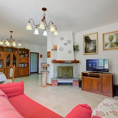 A Due Passi Dal Bosco: Hillside Apartment With Garden&Bbq - Happy Rentals Apartment Laveno-Mombello
