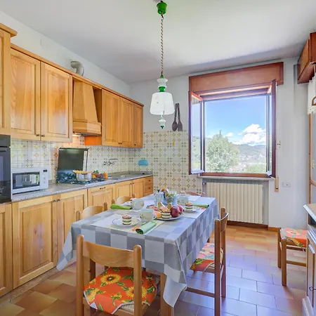 A Due Passi Dal Bosco: Hillside Apartment With Garden&Bbq - Happy Rentals Apartment *