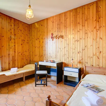 A Due Passi Dal Bosco: Hillside Apartment With Garden&Bbq - Happy Rentals *