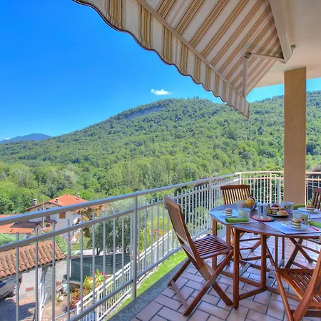 A Due Passi Dal Bosco: Hillside Apartment With Garden&Bbq - Happy Rentals * Laveno-Mombello