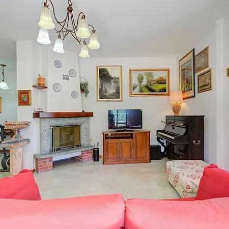 Apartment A Due Passi Dal Bosco: Hillside Apartment With Garden&Bbq - Happy Rentals