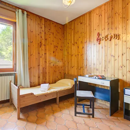 Apartment A Due Passi Dal Bosco: Hillside Apartment With Garden&Bbq - Happy Rentals