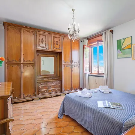 A Due Passi Dal Bosco: Hillside With Garden&bbq - Happy Appartement *