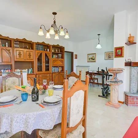 Appartement A Due Passi Dal Bosco: Hillside With Garden&bbq - Happy