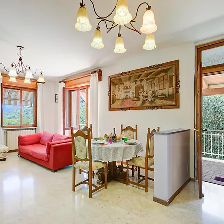Appartement A Due Passi Dal Bosco: Hillside With Garden&bbq - Happy