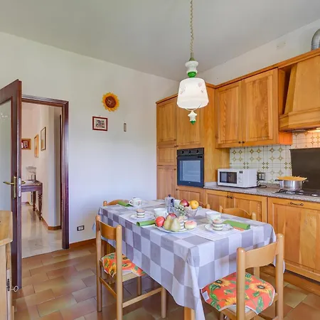 A Due Passi Dal Bosco: Hillside With Garden&bbq - Happy Appartement Laveno-Mombello