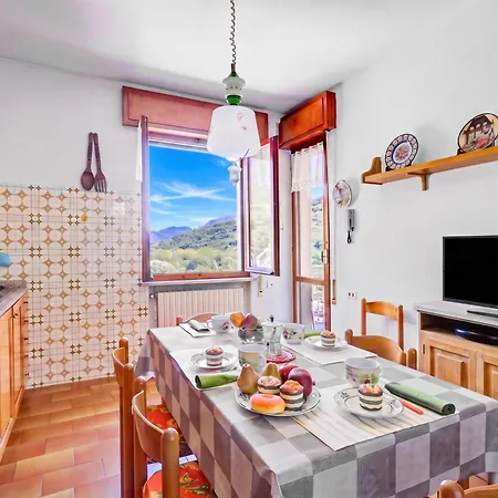 A Due Passi Dal Bosco: Hillside With Garden&bbq - Happy * Laveno-Mombello