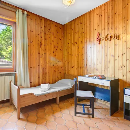 A Due Passi Dal Bosco: Hillside With Garden&bbq - Happy *