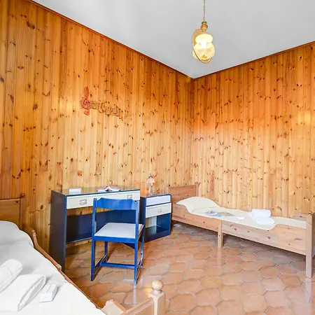 A Due Passi Dal Bosco: Hillside With Garden&bbq - Happy