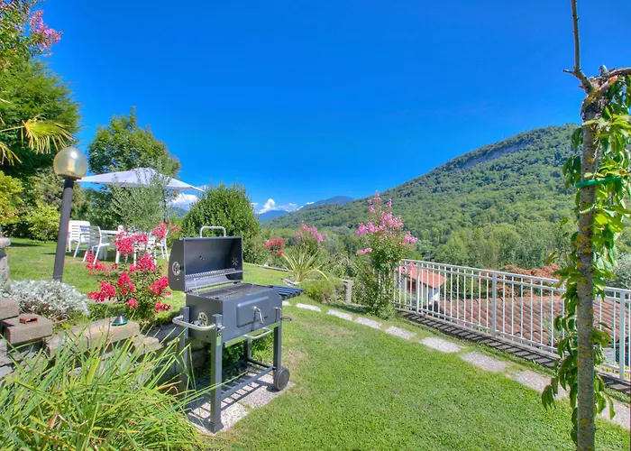 A Due Passi Dal Bosco - Happy * Лавено-Момбелло