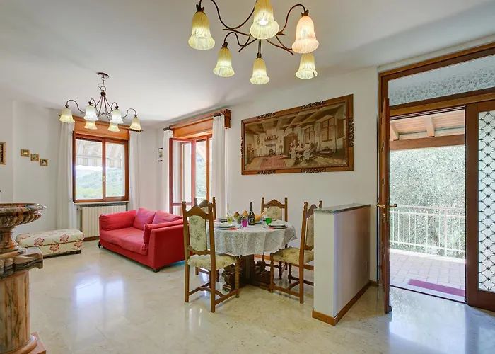 A Due Passi Dal Bosco - Happy * Laveno-Mombello