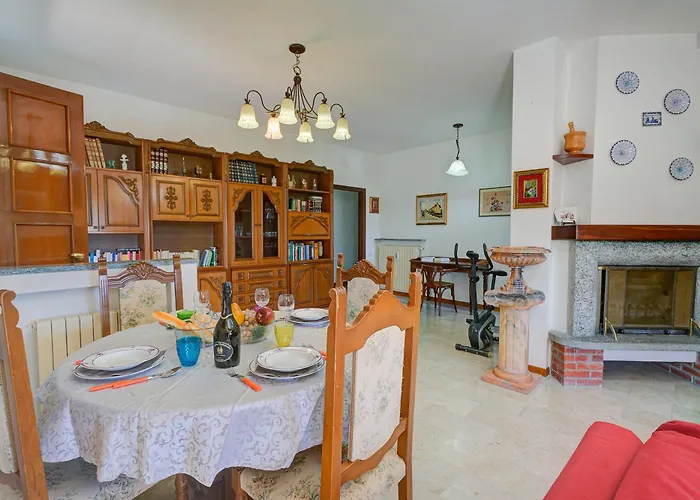 A Due Passi Dal Bosco - Happy *