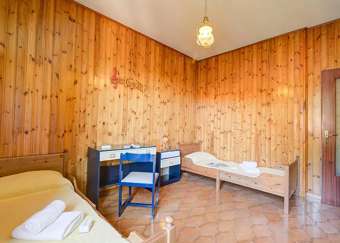 A Due Passi Dal Bosco - Happy *