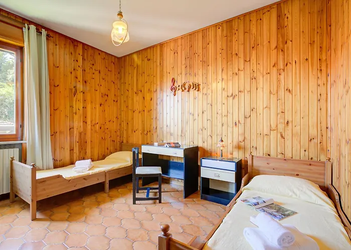 A Due Passi Dal Bosco - Happy *